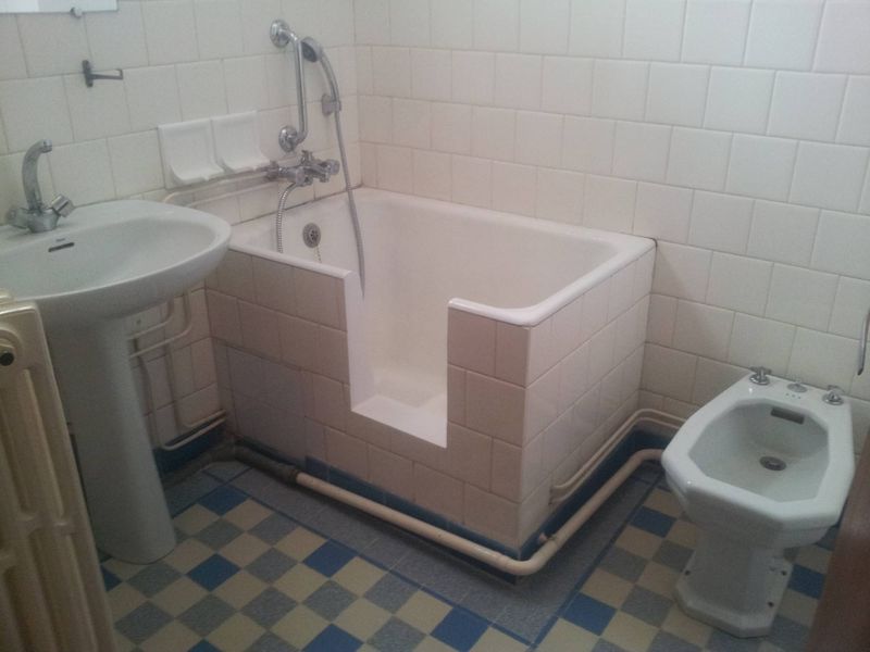 Découpe d'une baignoire sabot