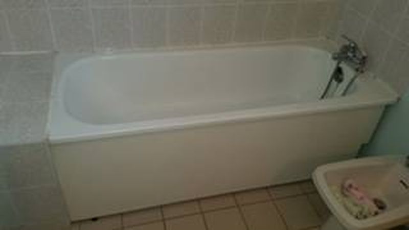 avant ouverture latérale de baignoire avec portillon anti éclaboussures à Six fours dans le var en région paca 83140