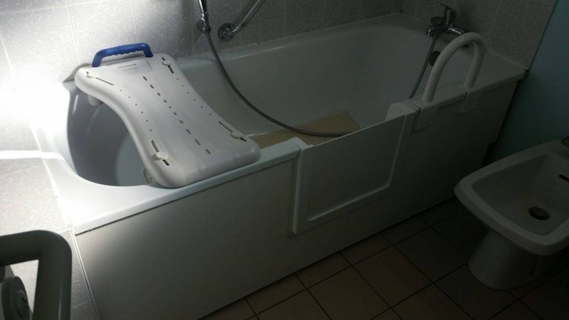 après ouverture latérale de baignoire avec portillon anti éclaboussures à Six fours dans le var en région paca 83140