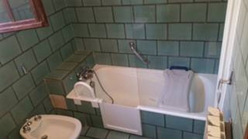 ouverture latérale de baignoire avec portillon anti éclaboussures à Toulon dans le var en région paca 83000