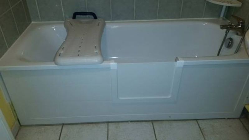 ouverture de baignoire avec portillon anti éclaboussures à six fours les plages dans le var en région paca
