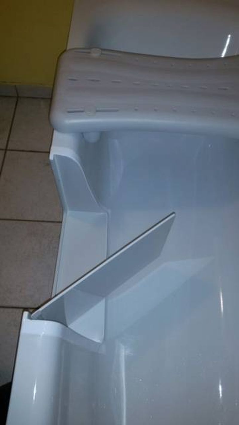 ouverture de baignoire avec portillon anti éclaboussures à six fours les plages dans le var en région paca
