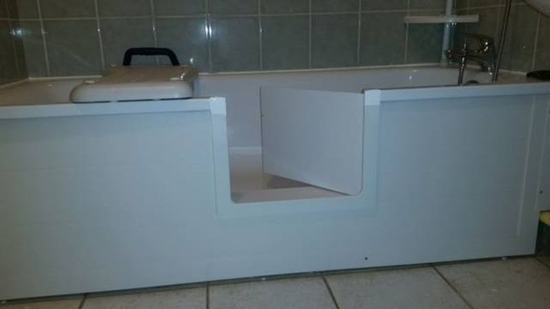ouverture de baignoire avec portillon anti éclaboussures à six fours les plages dans le var en région paca