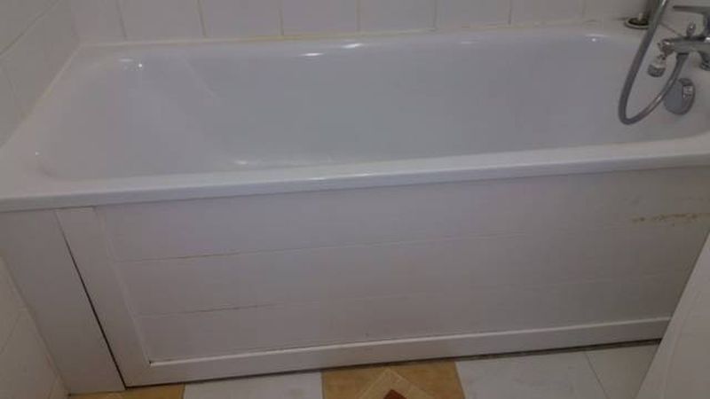 Ouverture de baignoire avec portillon anti éclaboussure  acier avec accessoires  Six Fours les Plages dans le var en région paca