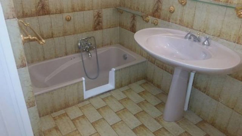 Ouverture de baignoire sans portes à Toulon dans le var en région paca 83000