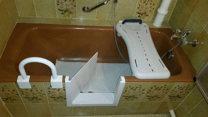 découpe de baignoire avec portillon anti éclaboussures à Toulon dans le var en région paca