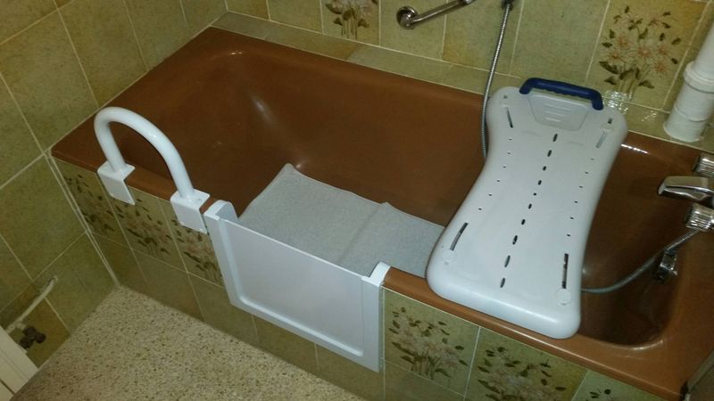 découpe de baignoire avec portillon anti éclaboussures à Toulon dans le var en région paca