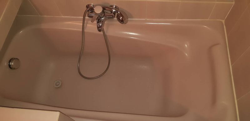 Comment rendre une baignoire plus accessible grâce à l'installation d'un portillon ?