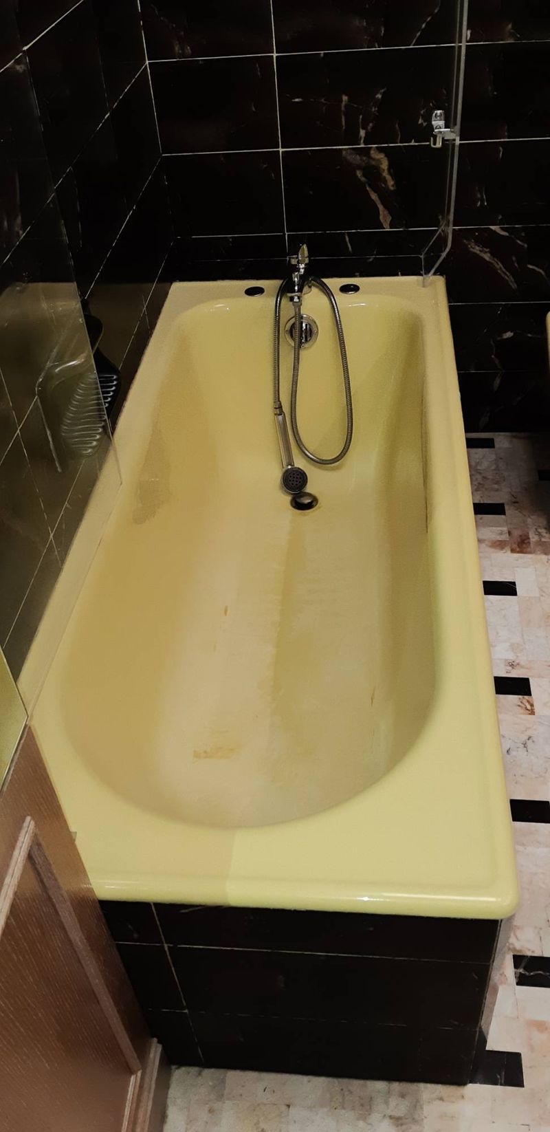 Ouverture latérale de baignoire avec pose d'une porte étanche.