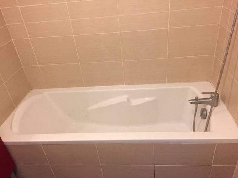 AVANT: Remplacement de baignoire sur mesure à La Clusaz