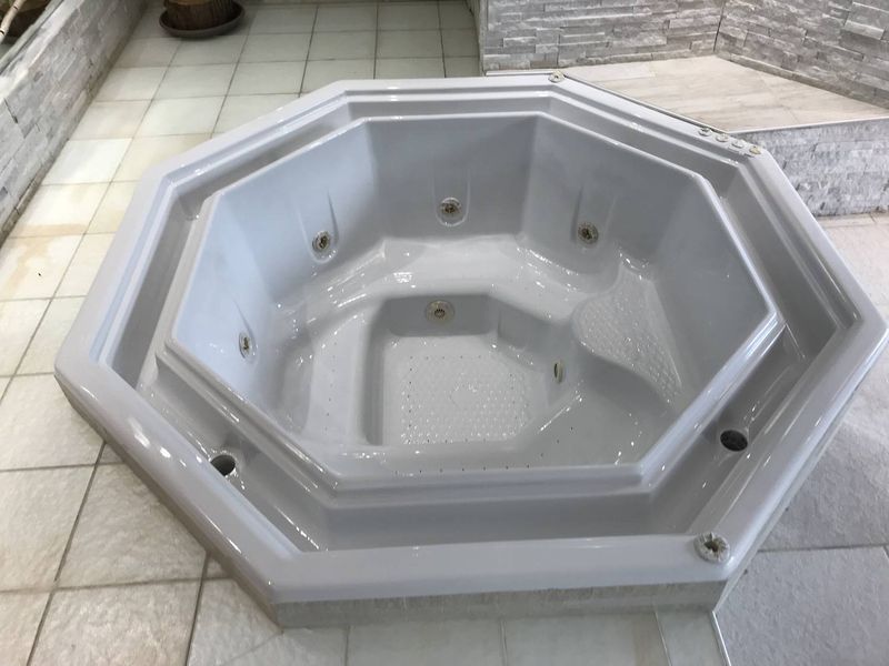 APRÈS : Rénovation d'une baignoire balnéo à Annecy