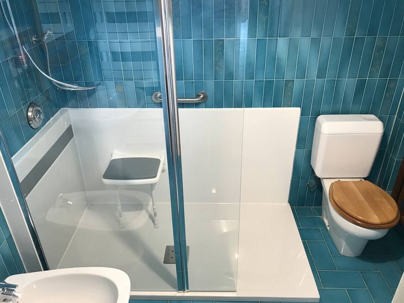 APRÈS : Transformation d’une baignoire en douche à Voiron Rhône-Alpes 