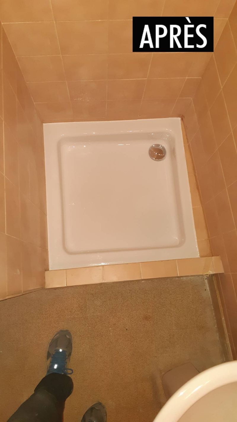 Rénovation sur-mesure d’une douche avec une coque encastrable à Toulon dans le Var en région PACA