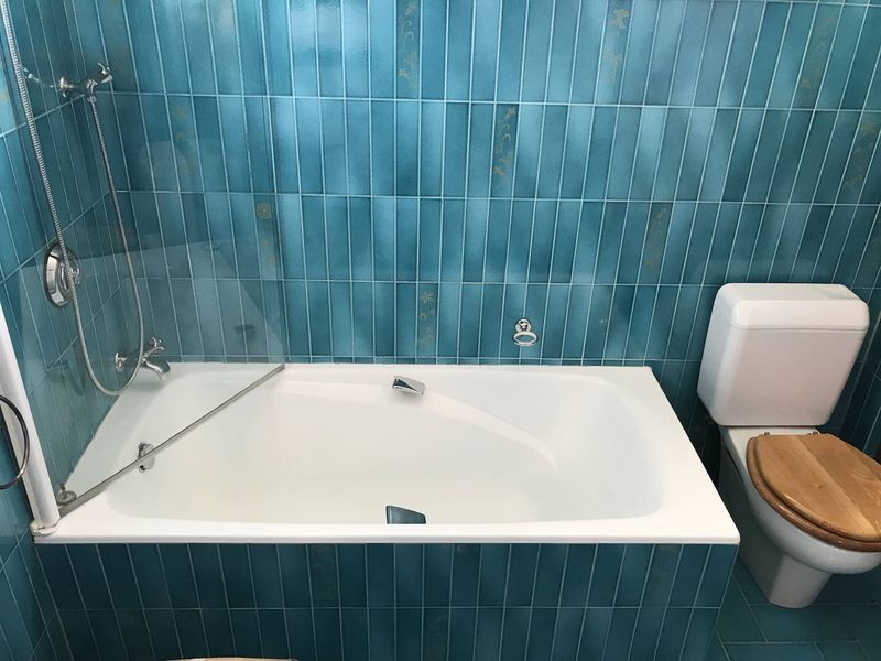 AVANT: Transformation d’une baignoire en douche à Voiron Rhône-Alpes 