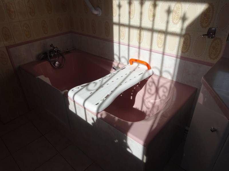 Découpe de baignoire avec portillon à Talence (33522) par SoBain