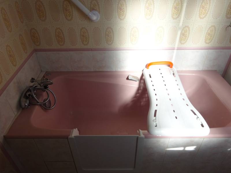 Découpe de baignoire avec portillon à Talence (33522) par SoBain