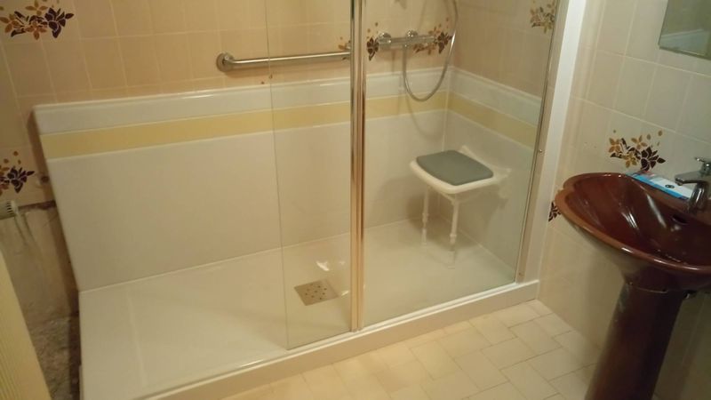 Remplacement de la baignoire en bac à douche en juillet 2018
