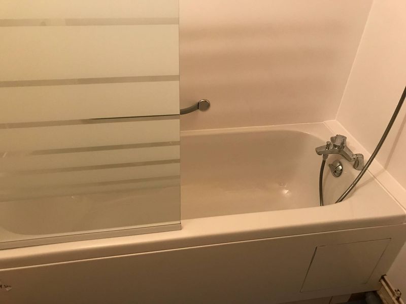 Remplacement d'une baignoire par une coque encastrable à Versailles