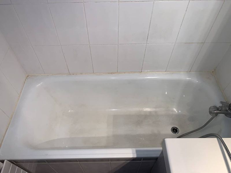 Rénovation d'une baignoire par projection de résine au Vésinet