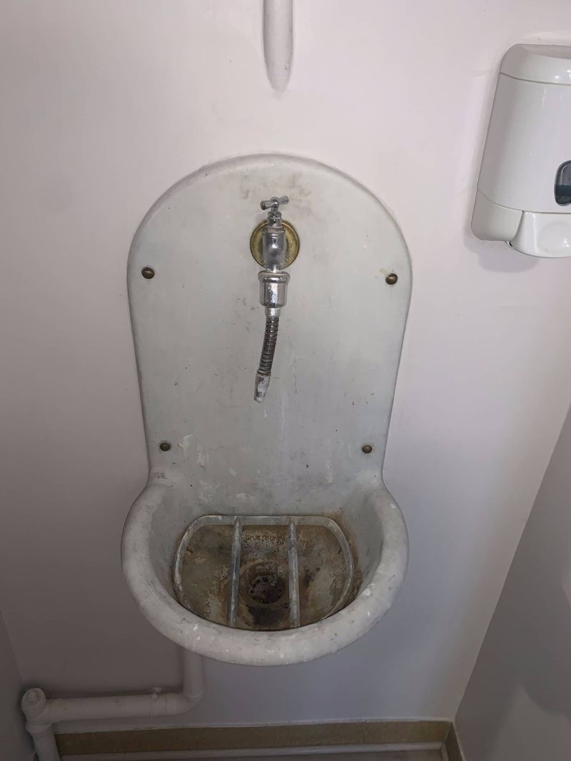 Rénovation d’une fontaine de couloir en résine à paris dans le 9ème arrondissement