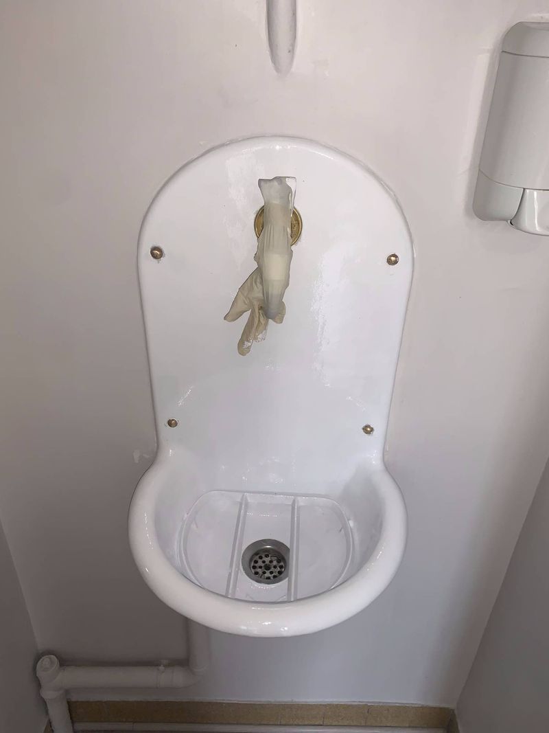 Rénovation d’une fontaine de couloir en résine à paris dans le 9ème arrondissement