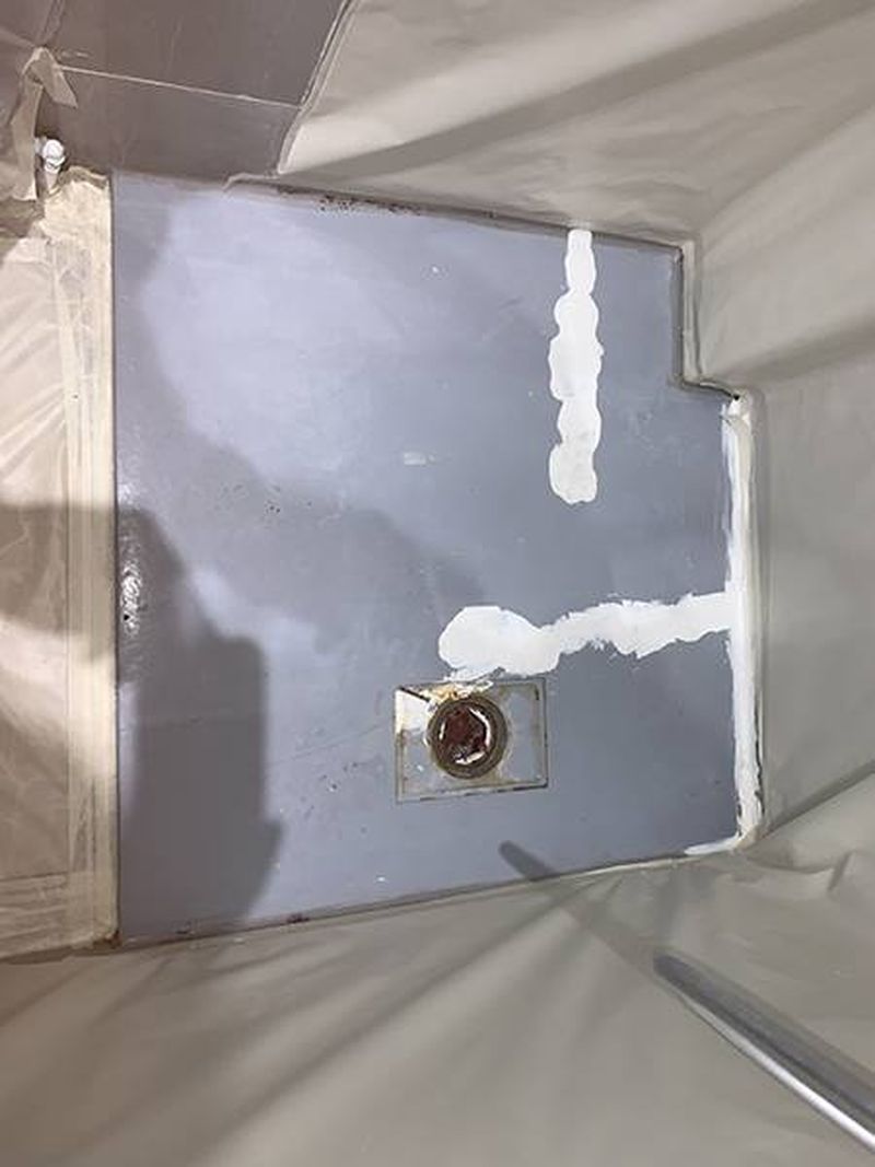 AVANT Rénovation d’un bac à douche par coque encastrable à Paris dans le 10ème arrondissement