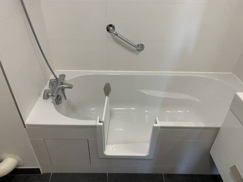 Spécialiste de la rénovation de sanitaire et de la transformation de baignoire en bac à douche sur toute la France