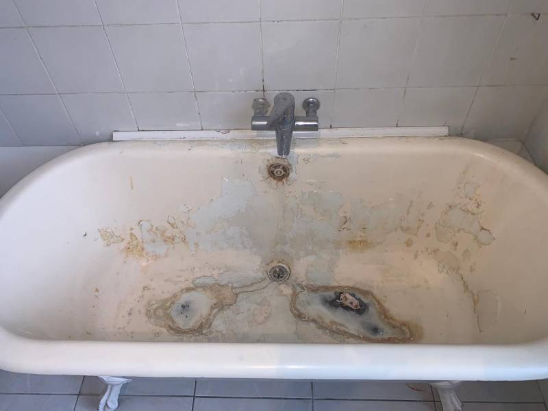 Rénovation d’une baignoire en fonte émaillée à Clichy-sous-Bois dans le 92 Hauts-de-Seine