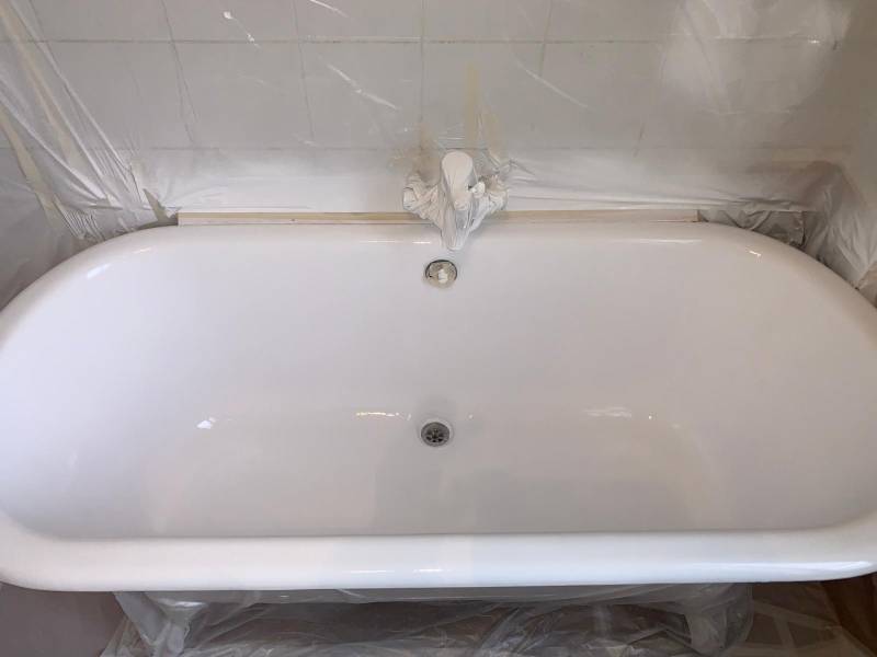 Rénovation d’une baignoire en fonte émaillée à Clichy-sous-Bois dans le 92 Hauts-de-Seine