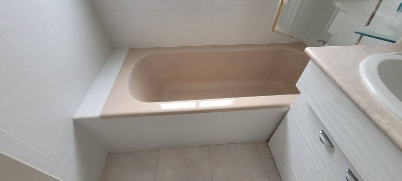 Installation d'une porte étanche sur baignoire à Toulon dans le Var 83000