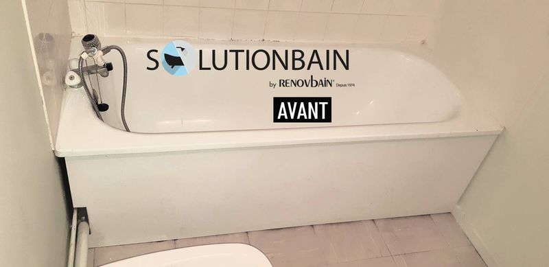 découpe latérale de baignoire avec portillon anti-éclaboussure Solutionbain by Renovbain