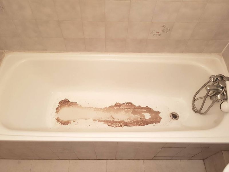 etat de la baignoire usée Avant : baignoire usée
