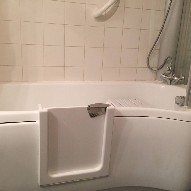 Creer une porte sur sa baignoire a Albi