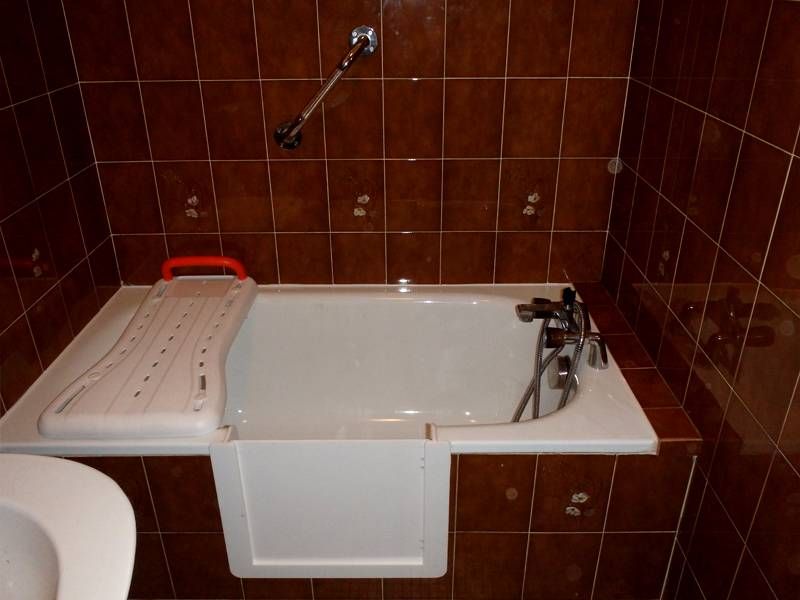 Pose de portillon anti éclaboussure sur votre baignoire