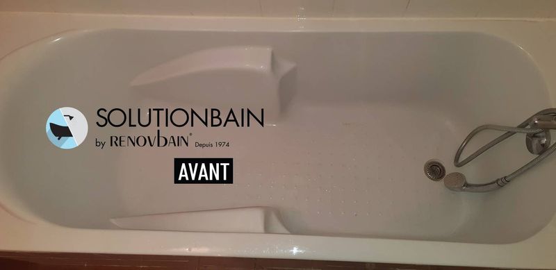 Rénovation de baignoire en acrylique percée avec la pose d’une coque encastrable à Toulon dans le Var en région PACA