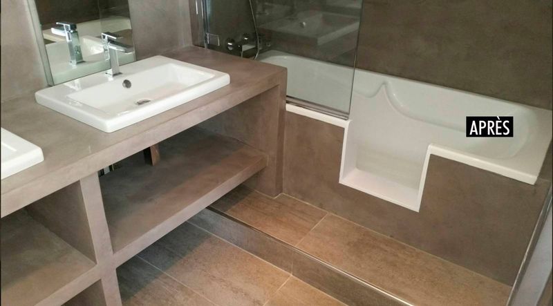 Ouverture de baignoire pour personne âgée et à mobilité réduite