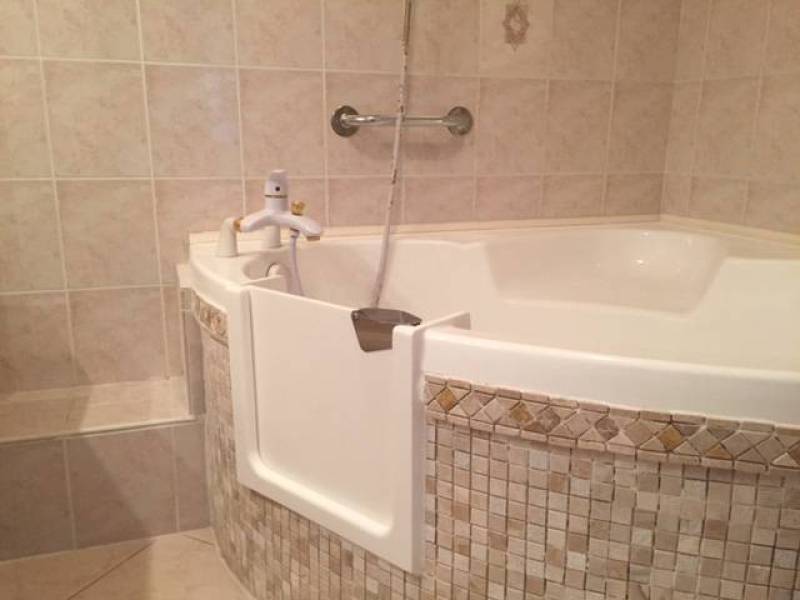 Découpe de baignoire et portillon
