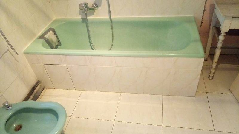 Ouverture latérale de baignoire avec portillon anti-éclaboussures