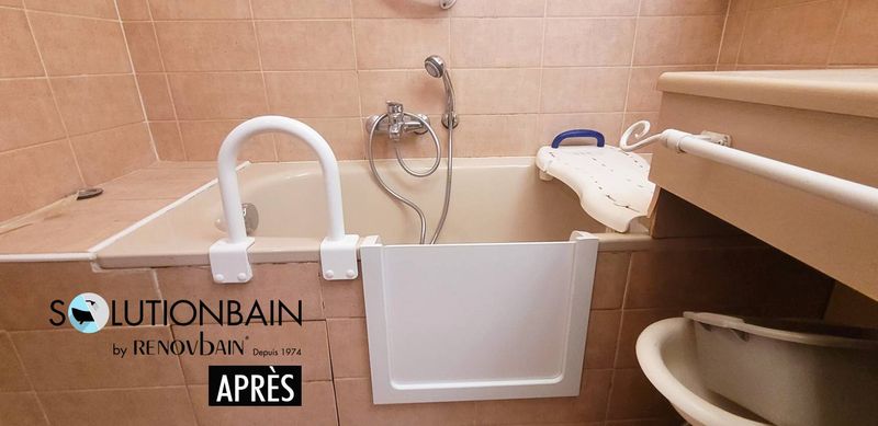 Ouverture de baignoire et installation d’une porte anti-éclaboussure