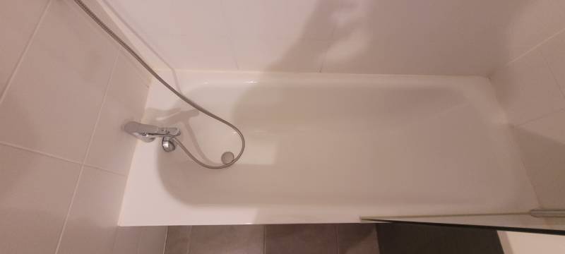 Ouverture de baignoire avec pose d’un portillon anti-éclaboussures et accessoires de sécurité à Marseille 13008