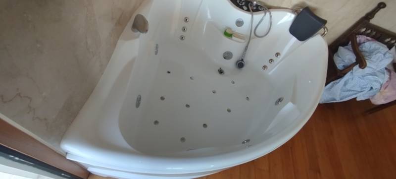 Ouverture de baignoire balnéo/jacuzzi avec porte étanche à Nice 06000