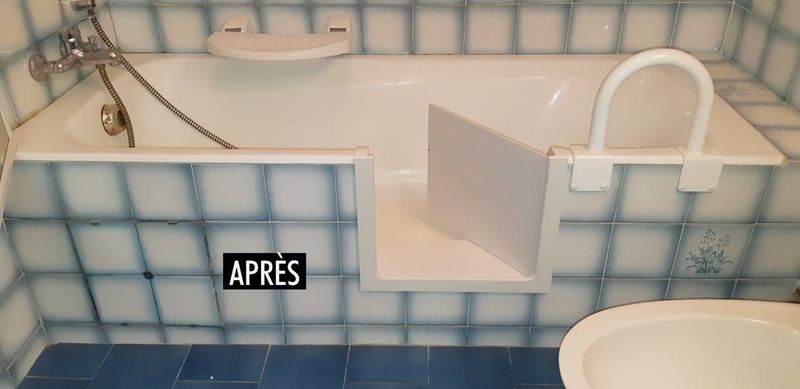 Ouverture de baignoire avec portillon anti éclaboussures