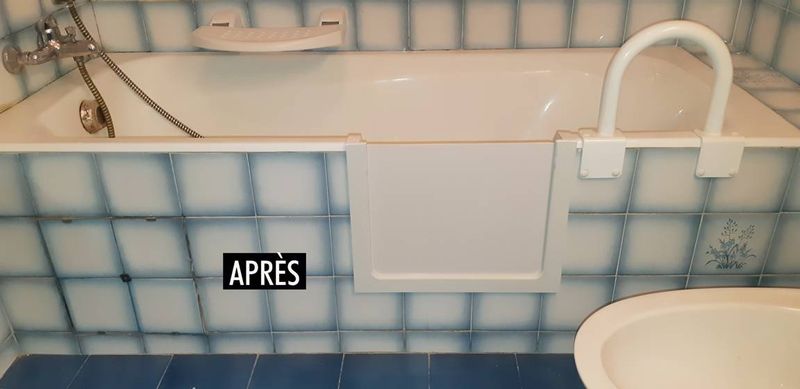 Ouverture de baignoire avec portillon anti éclaboussures
