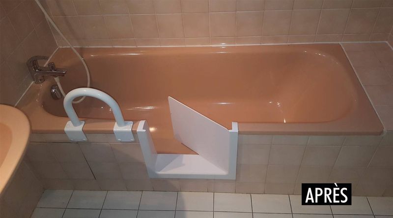 Découpe de baignoire avec installation d'un portillon anti éclaboussure