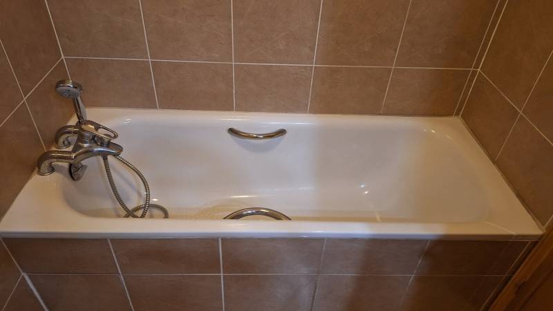Ouverture de baignoire avec porte anti-éclaboussure et accessoires de confort à Nice (06200)