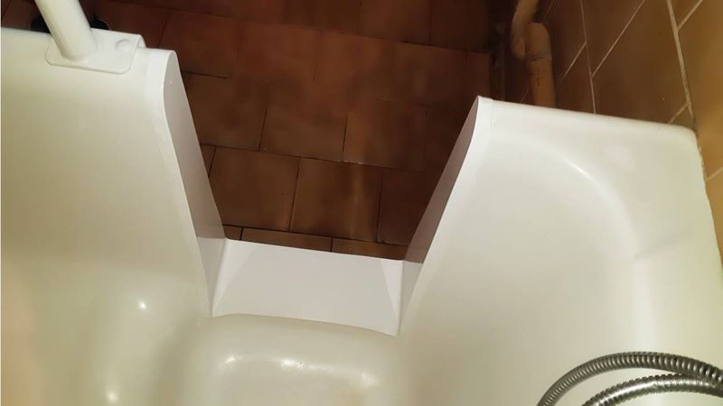 Ouverture d'une baignoire de type sabot.