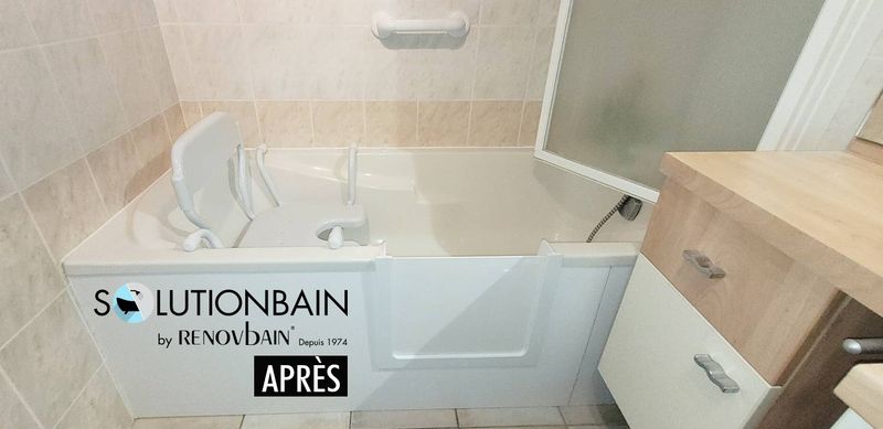 ouverture-de-baignoire-avec-portillon-anti-eclaboussure