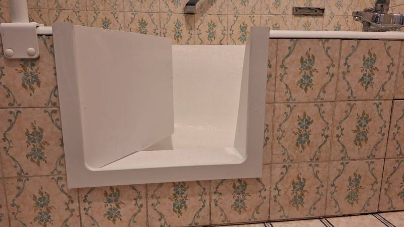 Ouverture de baignoire avec pose d'un portillon anti-eclaboussures à Toulon 83000
