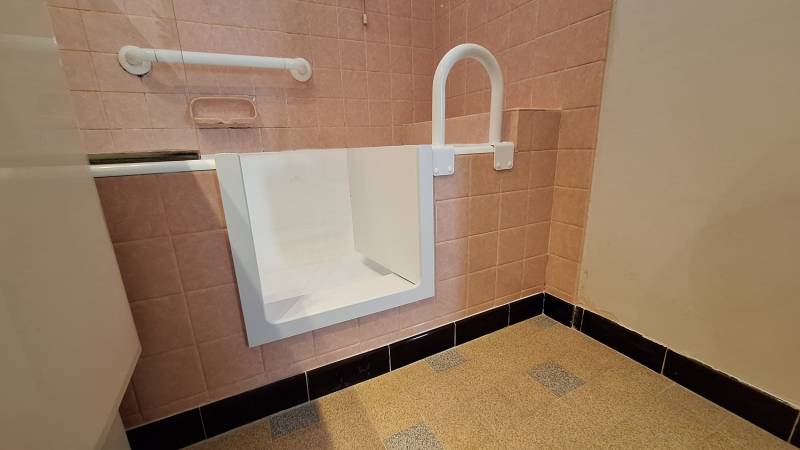 Ouverture de baignoire en fonte blanche a hyeres les palmiers 83400 - 1