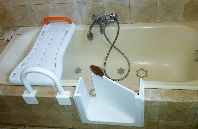 Pose d'une porte étanche.